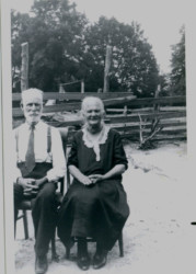 Thomas Boston Poythress (b.7 Apr 1860 Screven Co, GA; d.13 May 1937; buried North Newington Baptist Cemetery, Screven Co, GA) & wife Julia Ann Usher (b.6 Feb 1873; d.24 Jun 1940; buried North Newington Baptist Cemetery, Screven Co, GA).
Photo date: mid 1930s -- since Thomas died in 1937 Debbie Poythress-Concepcion (G-grand daughter) assumes the photo was taken not long before his death.